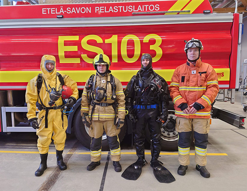 Pelastajia erilaisissa varusteissaan: kemikaali-, savusukellus-, vesisukellus- ja ryhmänjohtaja-asuissa.