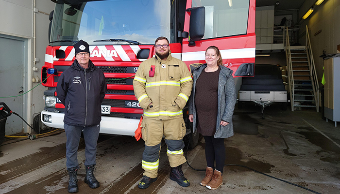 Pieksämäen sopimuspalokuntalaisia: Kari Seppänen, Ville Forsblom ja Heli Kinnunen