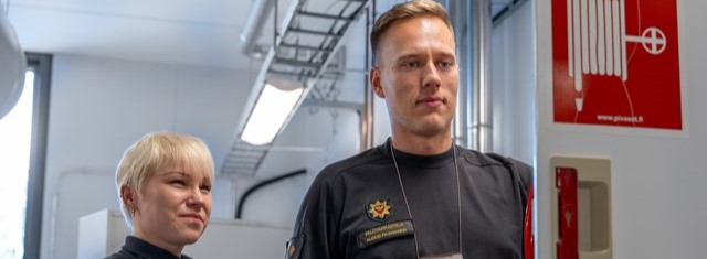 kaksi palotarkastajaa