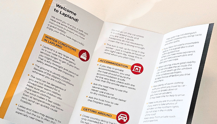 Tulostettu matkailijoiden turvallisuusesite.