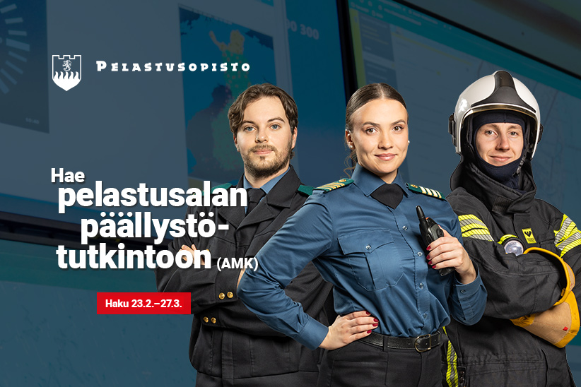 Kolme pelastajaa eri työ- ja virka-asuissa.