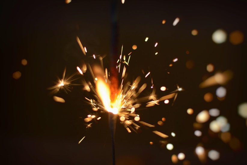 Tähtisädetikku palamassa.